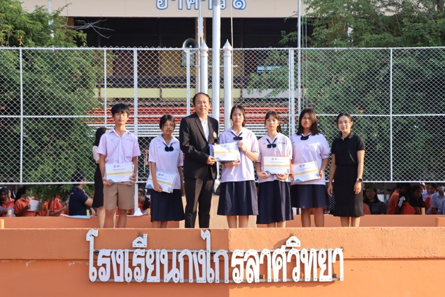 รับเกียรติบัตรศิลปหัตถกรรมครั้งที่ 73